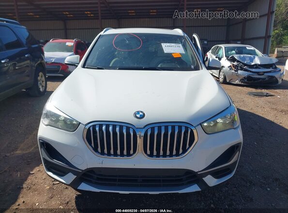 WBXJG7C02M5U07186 2021 BMW X1 White Սարքավորումների վահանակի տեսք