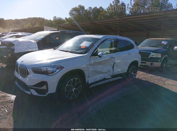 WBXJG7C02M5U07186 2021 BMW X1 White Առջևի ձախ երեք քառորդ տեսարան