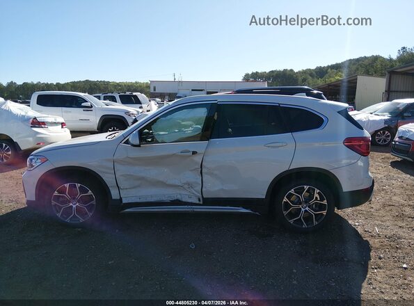 WBXJG7C02M5U07186 2021 BMW X1 White Սալոնի 360 աստիճան տեսք