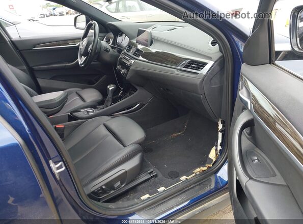 WBXYJ3C30JEB37909 2018 BMW X2 Dark Blue Вид салона спереди