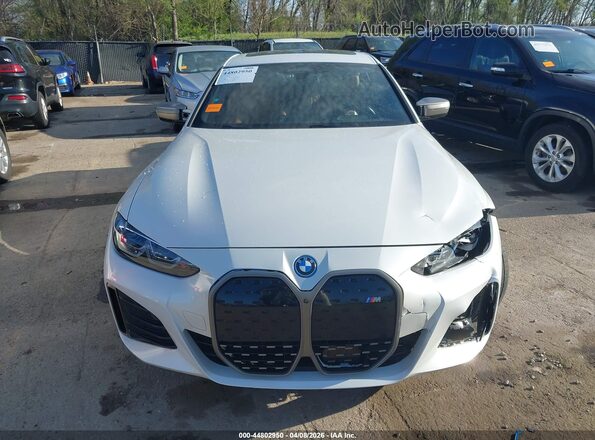 WBY33AW06PFR02532 2023 BMW I4 White ხელსაწყოთა პანელის ხედი