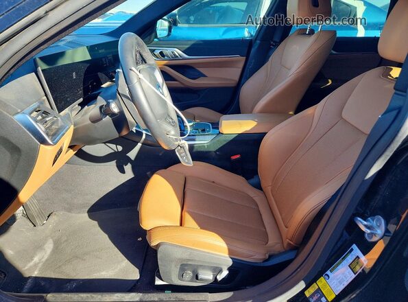 WBY43AW06PFP47016 2023 BMW I4 Black Widok wnętrza z przodu