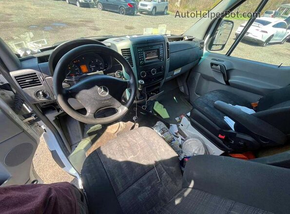 WDAPE7CD5HP385696 2017 MERCEDES-BENZ SPRINTER White Widok z przodu