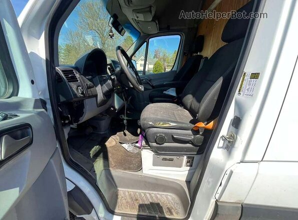 WDAPE7CD5HP385696 2017 MERCEDES-BENZ SPRINTER White Widok wnętrza z przodu