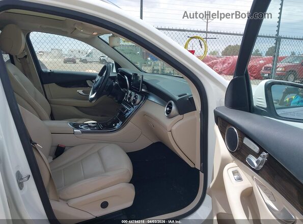 WDC0G4JB2HV008046 2017 MERCEDES-BENZ GLC 300 Белый Вид салона спереди