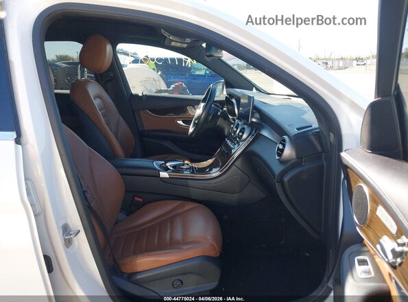 WDC0G4KB0GF041215 2016 MERCEDES-BENZ GLC 300 White Вид салону спереду