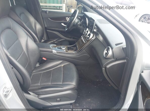 WDC0G4KB5HF156426 2017 MERCEDES-BENZ GLC 300 Серебряный Вид салона спереди
