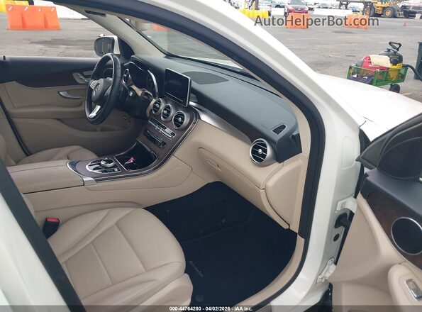 WDC0G5EB9KF578899 2019 MERCEDES-BENZ GLC 350E White Front interior view