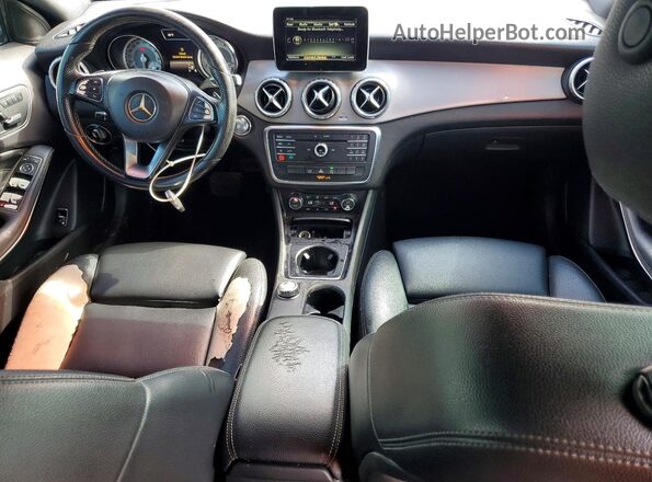 WDCTG4EB1GJ221017 2016 MERCEDES-BENZ GLA Gray Vista del salpicadero