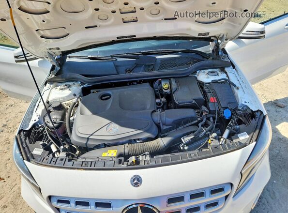 WDCTG4EB3KU004205 2019 MERCEDES-BENZ GLA White Vista del compartimento del motor