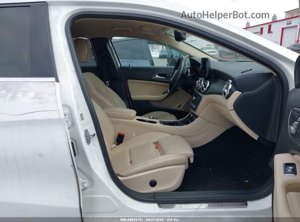 WDCTG4EB3LJ656079 2020 MERCEDES-BENZ GLA 250 White Вид салону спереду