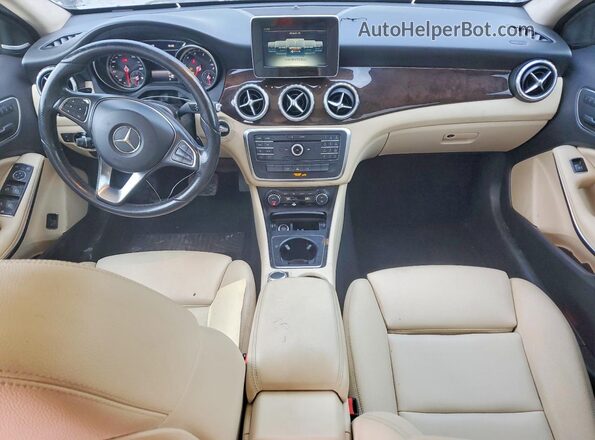 WDCTG4EB5HJ348421 2017 MERCEDES-BENZ GLA Black Widok deski rozdzielczej
