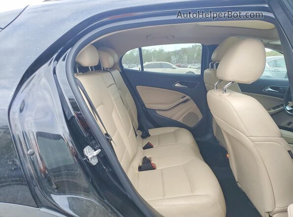 WDCTG4EB5HJ348421 2017 MERCEDES-BENZ GLA Black Widok tylnych siedzeń