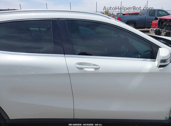WDCTG4EB7HJ295687 2017 MERCEDES-BENZ GLA 250 White Սալոնի հետևի տեսք