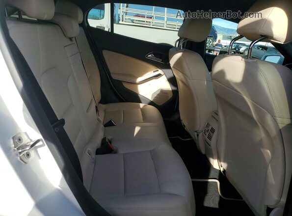 WDCTG4EB8JJ497668 2018 MERCEDES-BENZ GLA Белый Вид задних сидений