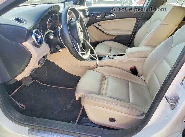 WDCTG4EB8JJ497668 2018 MERCEDES-BENZ GLA Белый Вид салона спереди
