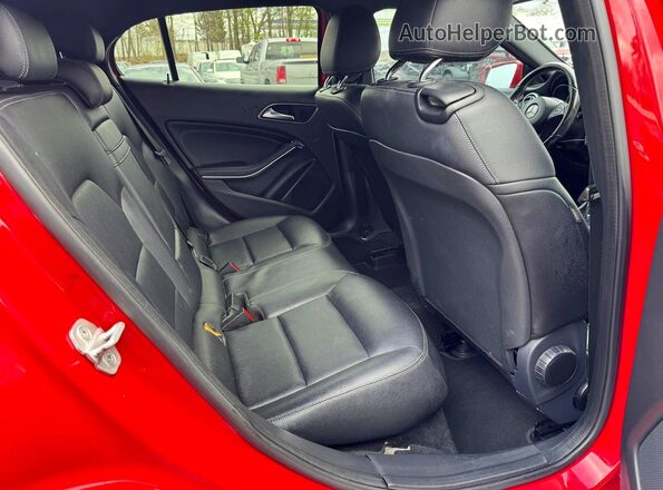 WDCTG4EB9GJ204563 2016 MERCEDES-BENZ GLA Red Dashboard view
