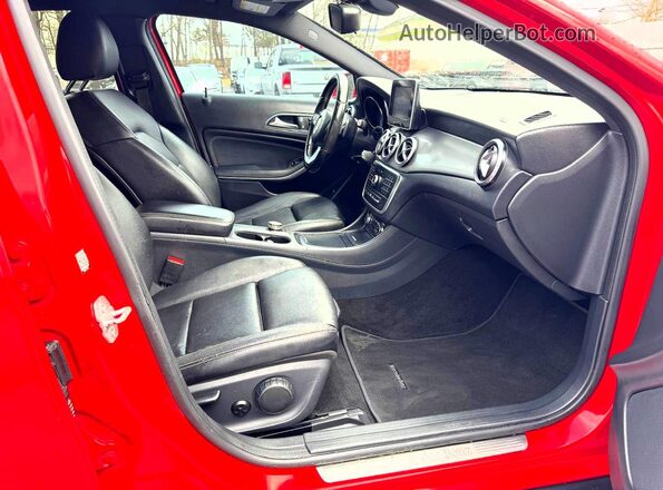 WDCTG4EB9GJ204563 2016 MERCEDES-BENZ GLA Red Rear seats view