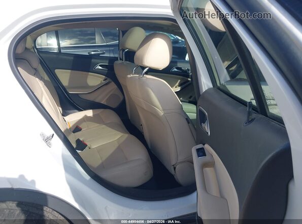 WDCTG4EBXKJ550338 2019 MERCEDES-BENZ GLA 250 White Widok naklejki z numerem VIN