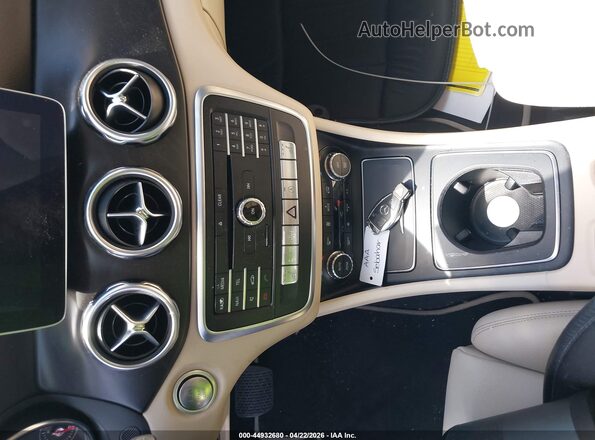 WDCTG4EBXKU009594 2019 MERCEDES-BENZ GLA 250 White Dashboard view