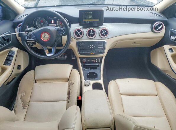 WDCTG4GB4HJ306237 2017 MERCEDES-BENZ GLA White Vista del salpicadero