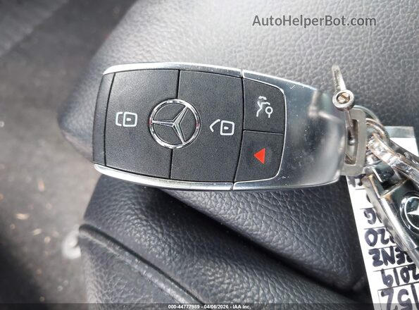 WDD3G4EB4KW035480 2019 MERCEDES-BENZ A 220 Красный Вид панели приборов
