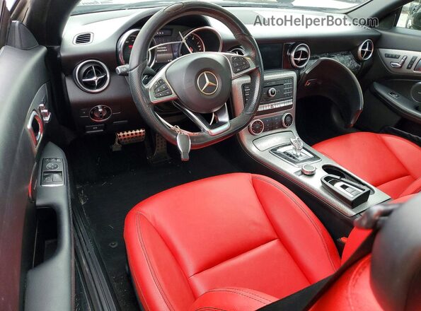WDDPK3JA8HF140538 2017 MERCEDES-BENZ SLC Black Widok deski rozdzielczej