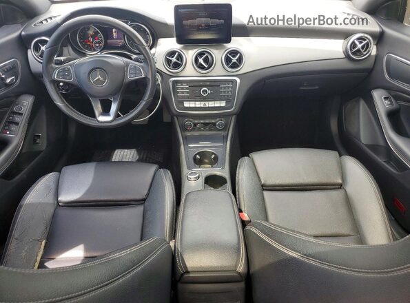 WDDSJ4EB1HN400581 2017 MERCEDES-BENZ CLA-CLASS Gray Widok deski rozdzielczej