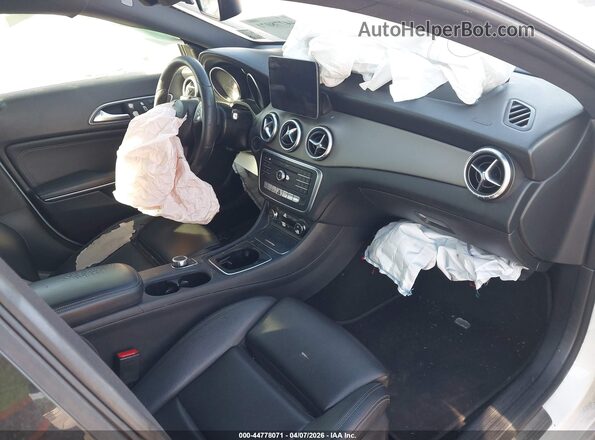 WDDSJ4EB4JN614017 2018 MERCEDES-BENZ CLA 250 White Widok wnętrza z przodu