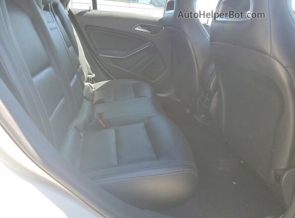 WDDSJ4EB8JN528239 2018 MERCEDES-BENZ CLA-CLASS White Հետևի նստատեղերի տեսք