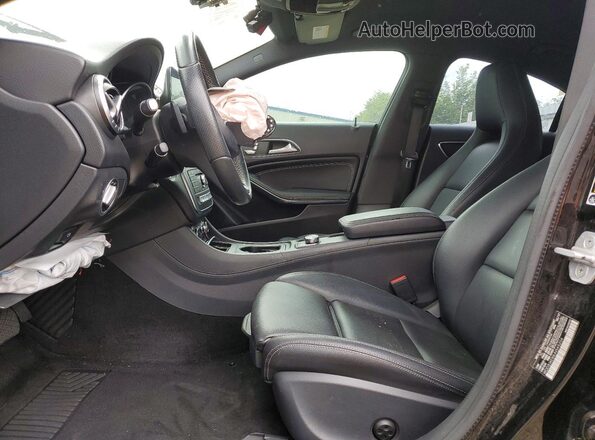 WDDSJ4EB8JN545204 2018 MERCEDES-BENZ CLA-CLASS Black Вид салону спереду