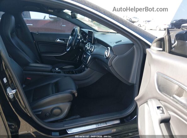WDDSJ4EB9GN296985 2016 MERCEDES-BENZ CLA 250 Черный Вид салона спереди