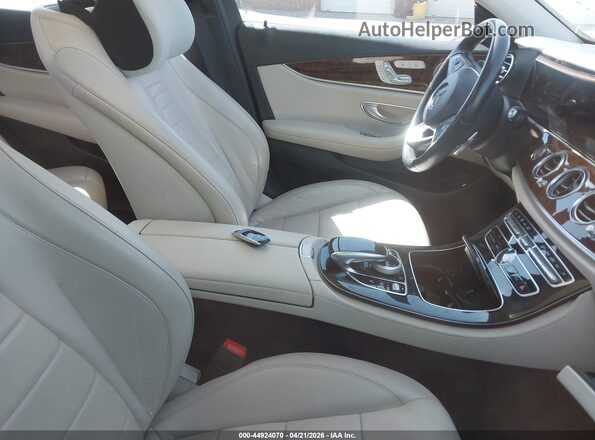 WDDZF4KB4HA281713 2017 MERCEDES-BENZ E-CLASS White Widok wnętrza z przodu
