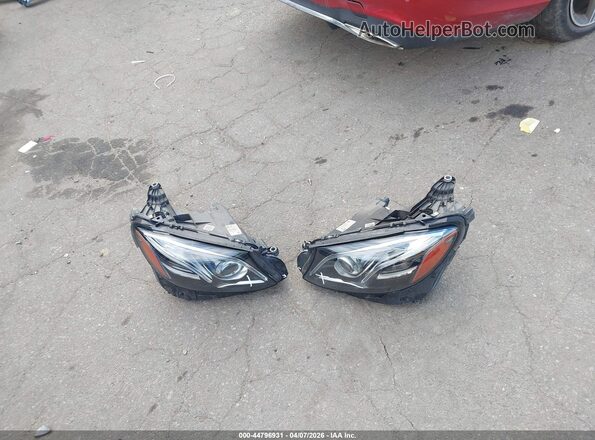 WDDZF4KBXHA180501 2017 MERCEDES-BENZ E-CLASS Red Widok zestawu wskaźników