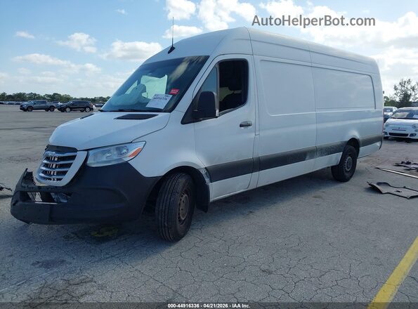 WDRPF1CD4KP157767 2019 FREIGHTLINER SPRINTER 2500 White Front left