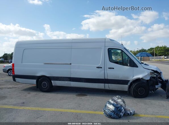 WDRPF1CD4KP157767 2019 FREIGHTLINER SPRINTER 2500 White 360 interior view