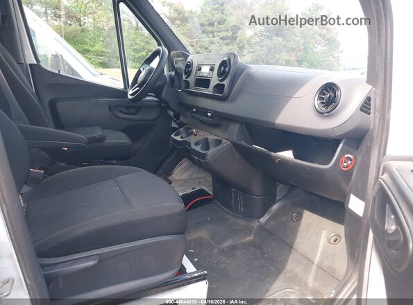 WDRPF1CD5KT007299 2019 FREIGHTLINER SPRINTER 2500 White Front interior view