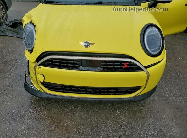 WMW23GD09S2X14278 2025 MINI COOPER Yellow Rear interior view