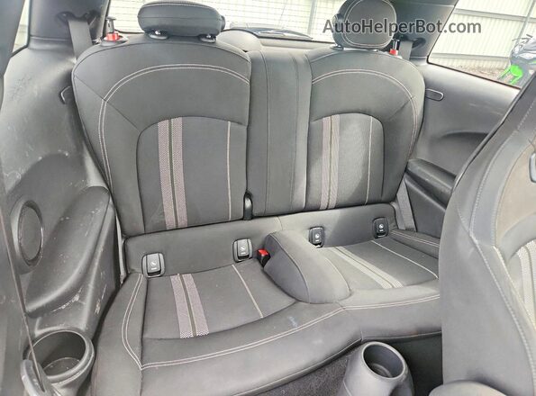 WMWXR9C02M2N89340 2021 MINI COOPER Cream Vista de los asientos traseros
