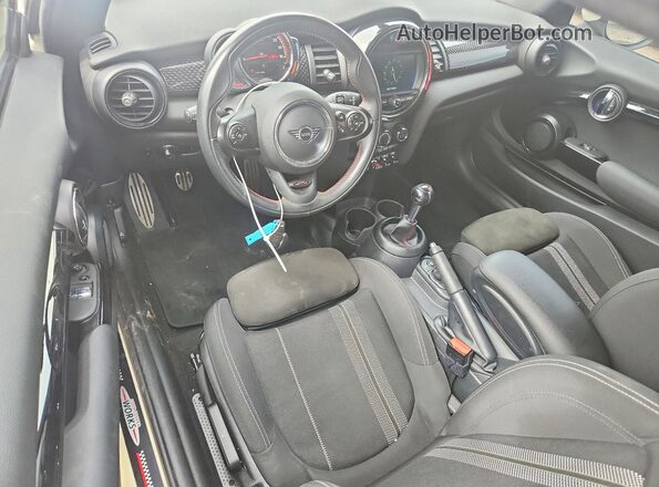 WMWXR9C02M2N89340 2021 MINI COOPER Cream Vista del salpicadero