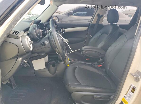 WMWXU1C53J2F79166 2018 MINI COOPER Cream Widok wnętrza z przodu