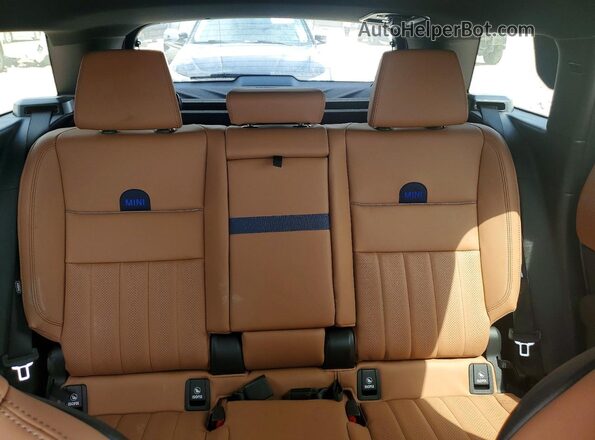 WMZ23GA08T7T82989 2026 MINI COUNTRYMAN Red Widok tylnych siedzeń