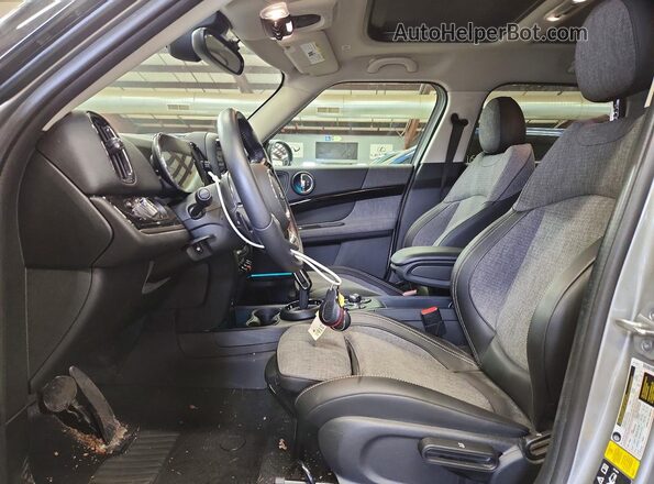 WMZ83BR06R3R47726 2024 MINI COOPER Серый Вид салона спереди