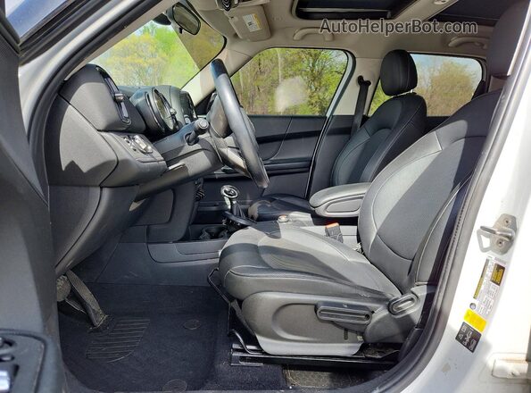 WMZYV5C58K3F57929 2019 MINI COOPER White Vista interior delantera