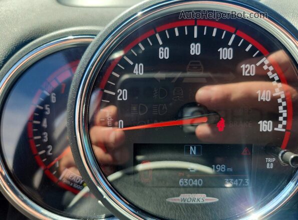 WMZYV9C36J3B92171 2018 MINI COOPER Gray ხელსაწყოთა პანელის ხედი