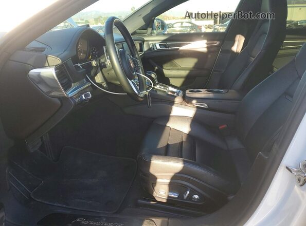 WP0AA2A72LL100838 2020 PORSCHE PANAMERA White Front interior view