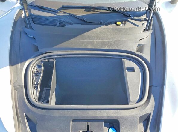 WP0AD2Y18PSA47294 2023 PORSCHE TAYCAN White Widok wnętrza z tyłu