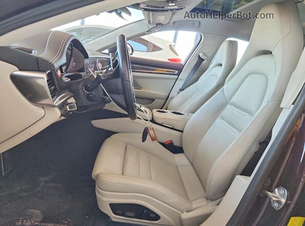 WP0AE2A79PL120076 2023 PORSCHE PANAMERA Темно-бордовый Вид салона спереди