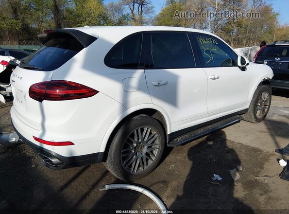 WP1AA2A20HKA82274 2017 PORSCHE CAYENNE White Tył prawy