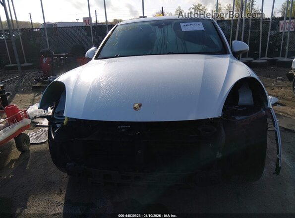 WP1AA2A20HKA82274 2017 PORSCHE CAYENNE White Widok wnętrza z tyłu